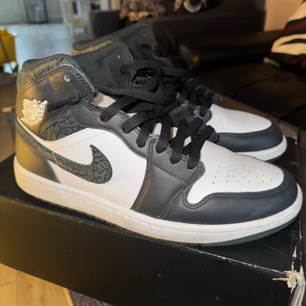 Nike Air Jordan 1 Retro High Black White Sneakers